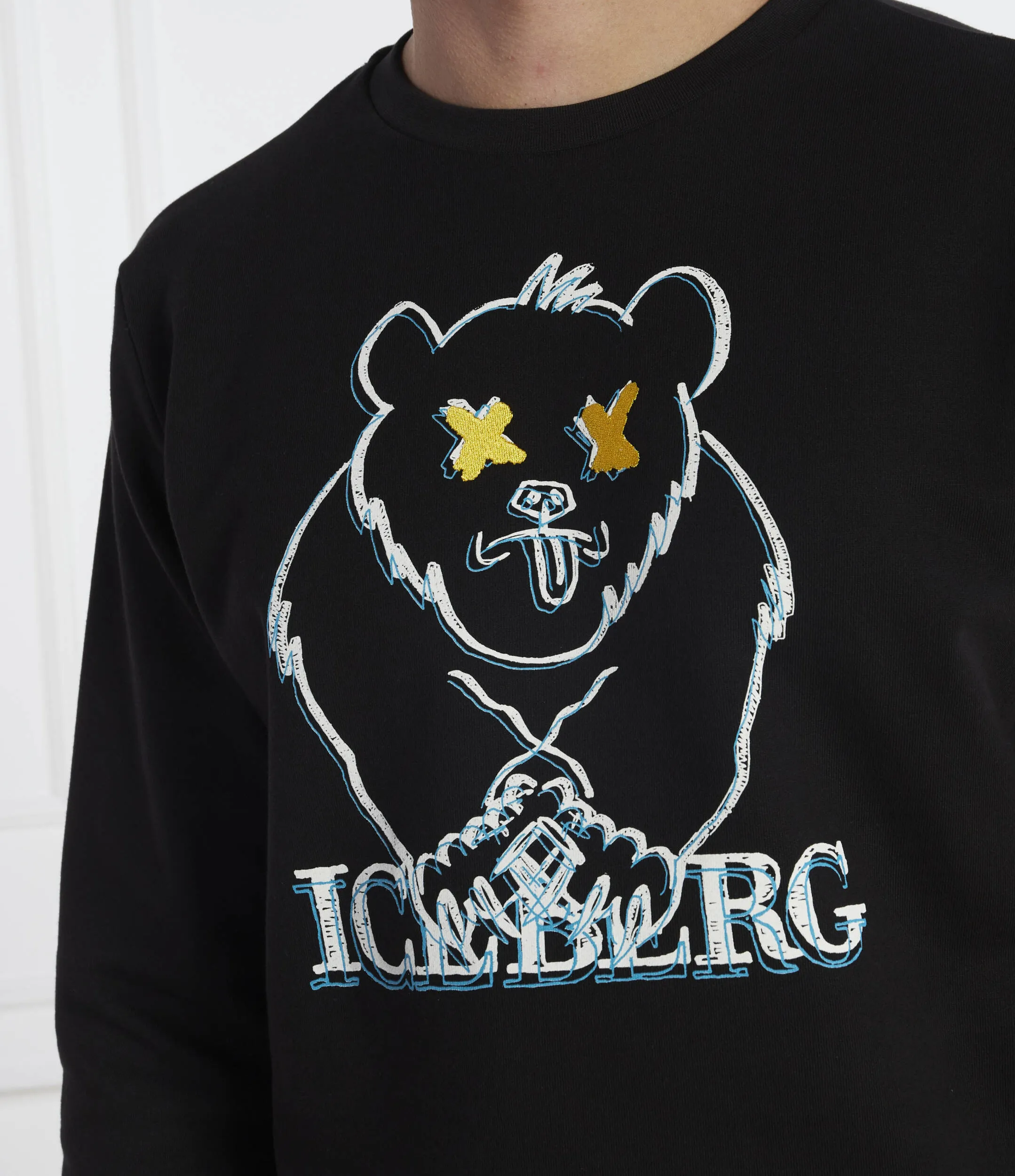 Bear Logo Sweatshirt (Black) - I24E01563419000