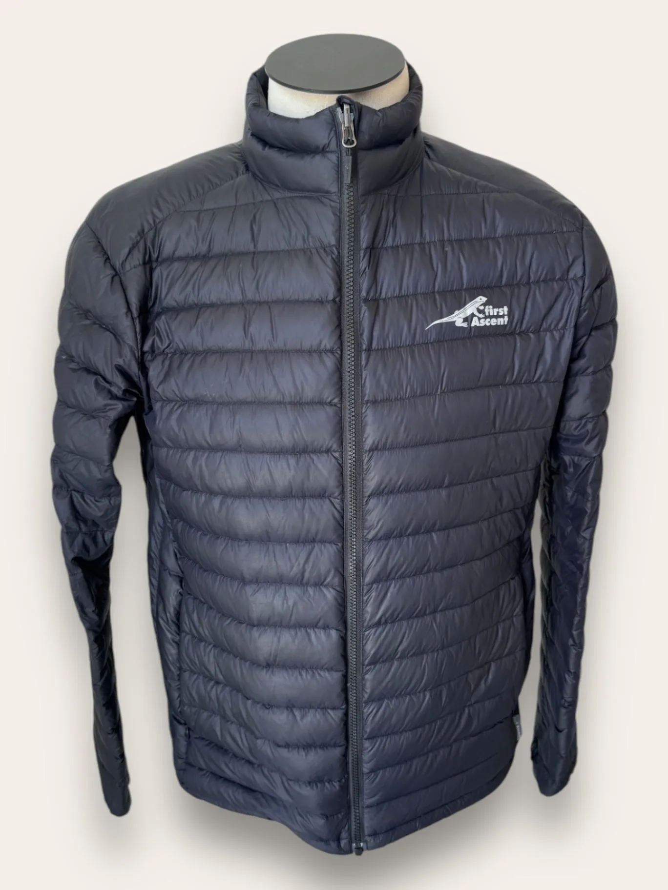 First Ascent Black Puffer Jacket L (hole)