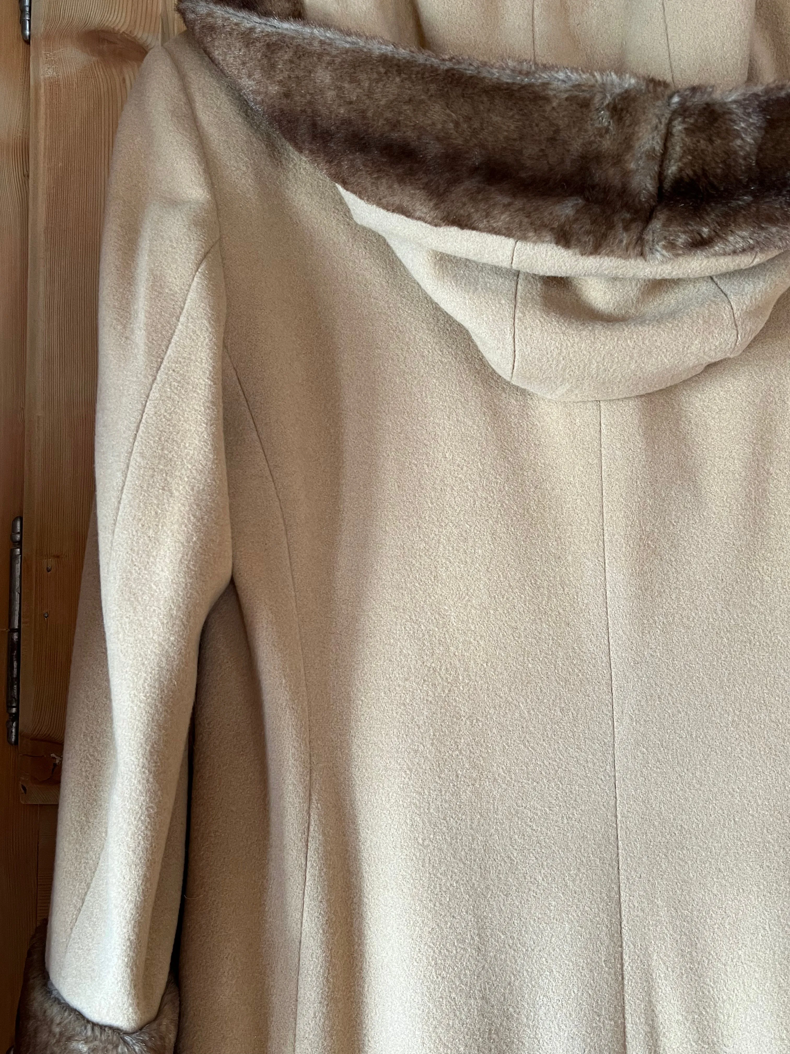 Vtg Wool Coat With Hoodie